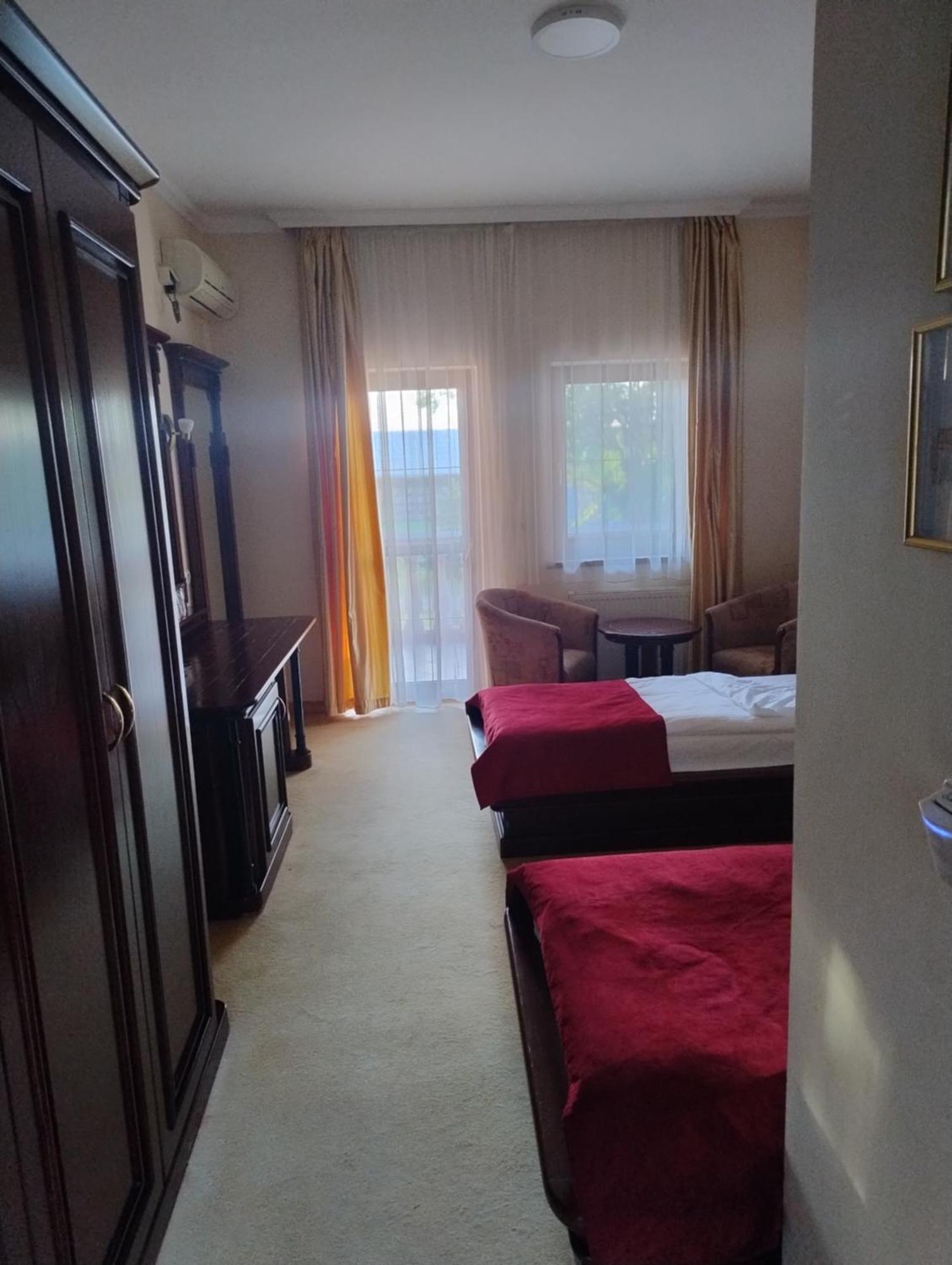 Hotel Villa Majur Суботица Екстериор снимка