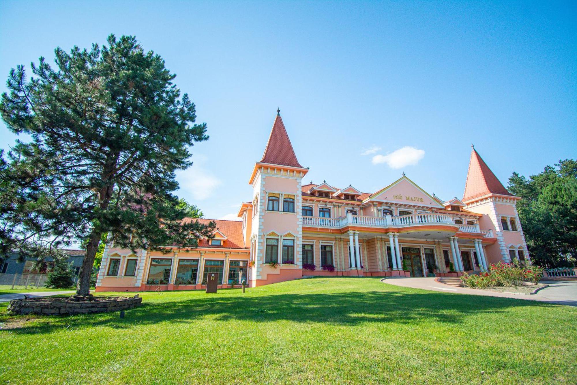 Hotel Villa Majur Суботица Екстериор снимка