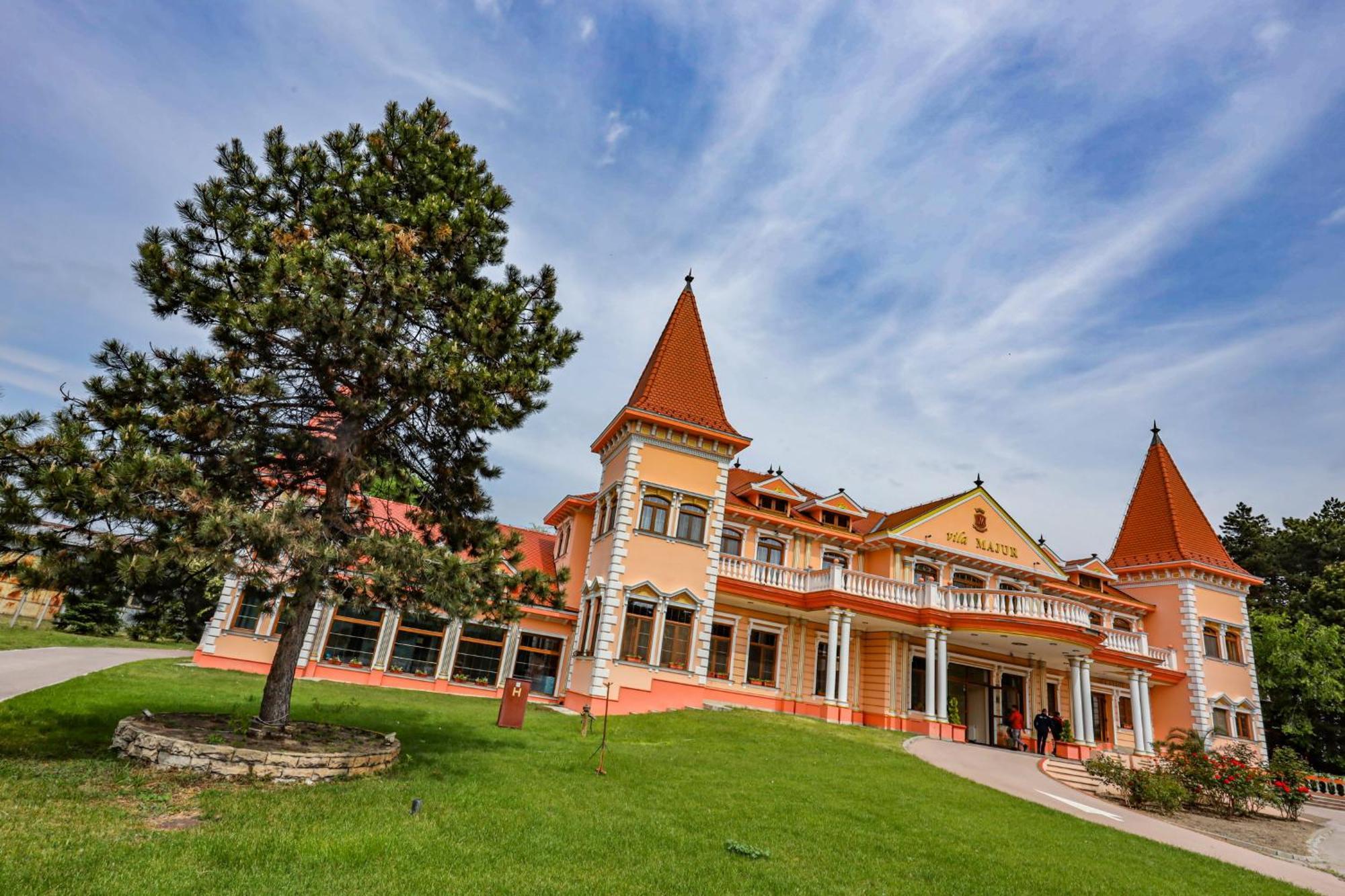 Hotel Villa Majur Суботица Екстериор снимка
